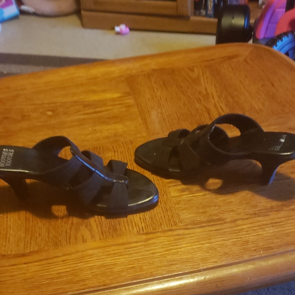 Heeled shoes